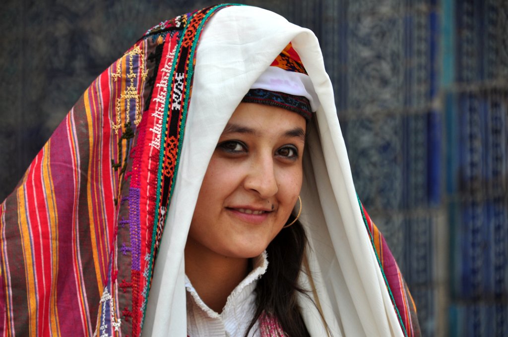 08 Khiva - donna in costume antico.JPG